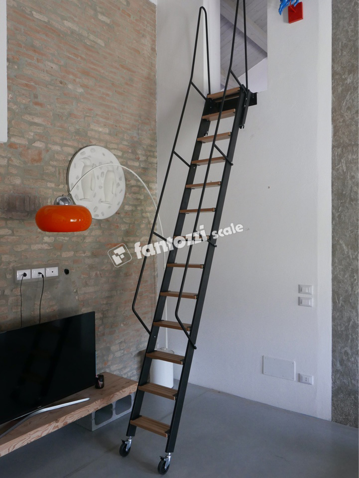 Откатная , стационарная  лестница Scala per soppalco