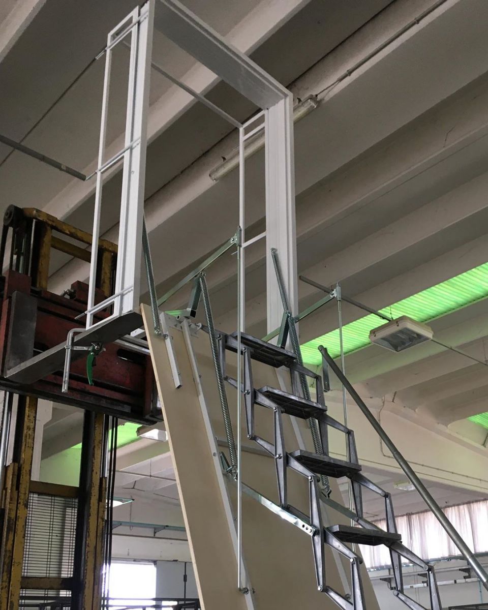 Складная лестница вертикальной установки Aci Alluminio Parete Verticale